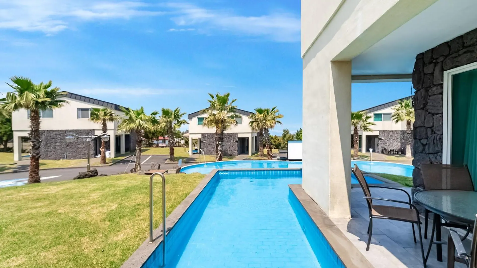 Pool And Villa Sorang Jeju 3*,