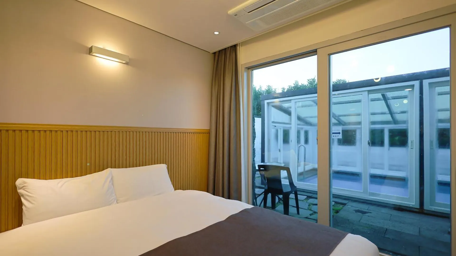 Pool And Villa Sorang Jeju 3*,  Corea del Sur