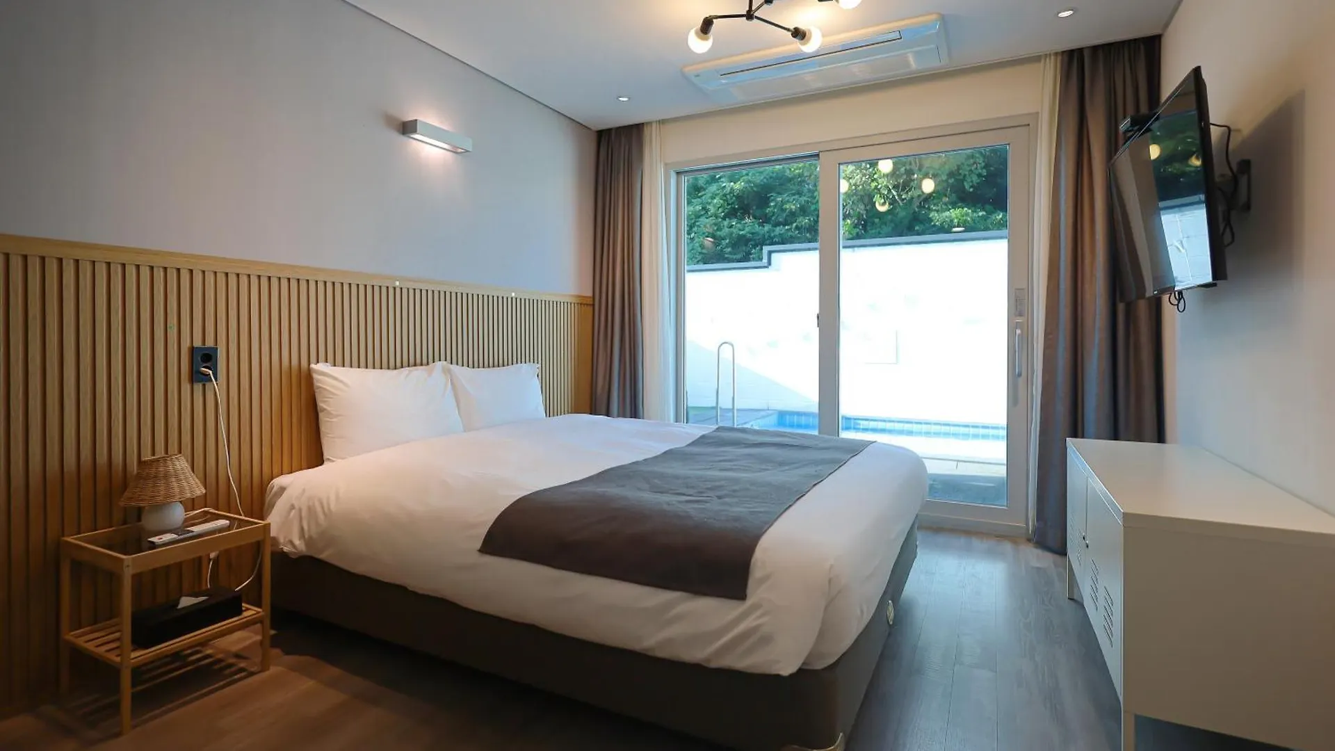 Pool And Villa Sorang Jeju 3*,