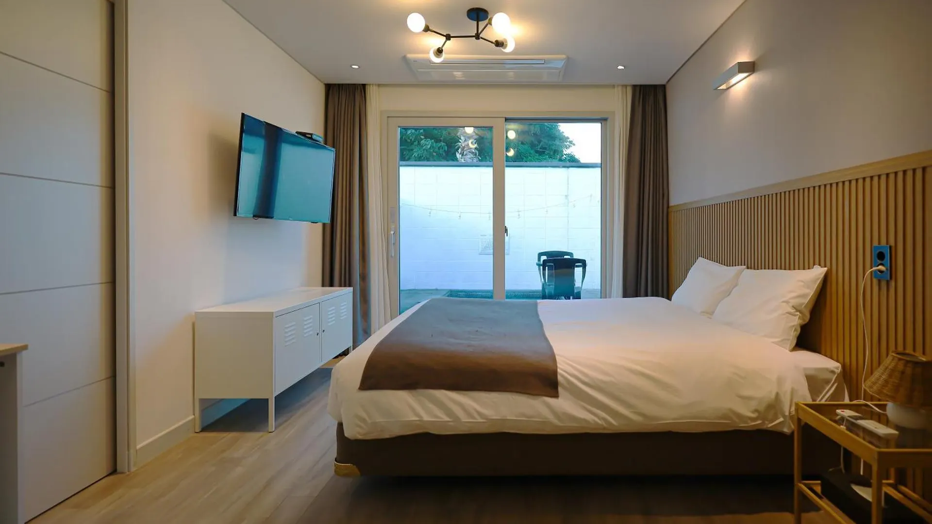 Pool And Villa Sorang Jeju 3*,  Corea del Sur