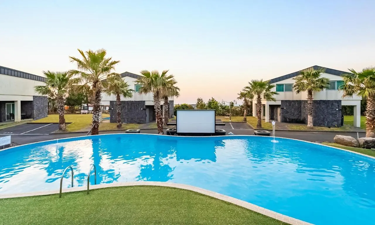 Pool And Villa Sorang Čedžu Rezort
