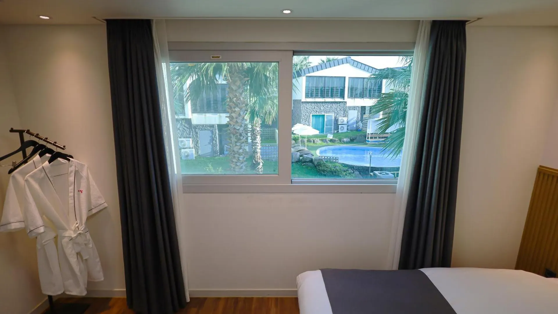 Pool And Villa Sorang 3*, Jeju