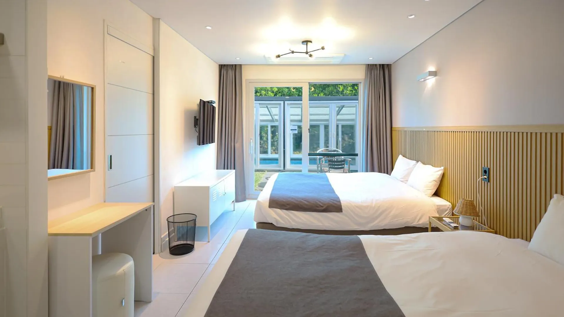Pool And Villa Sorang Jeju 3*,